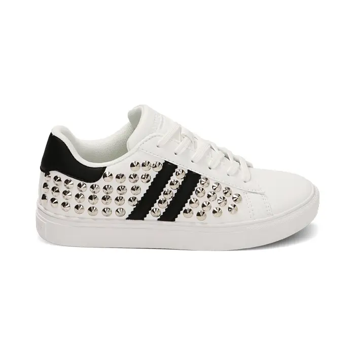 Sneakers bianco con borchie