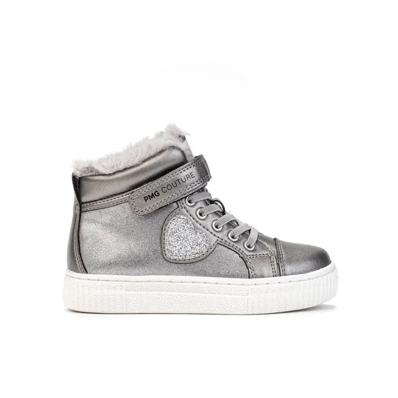 Sneakers argento da bambina con interno in peluche e cuore glitter