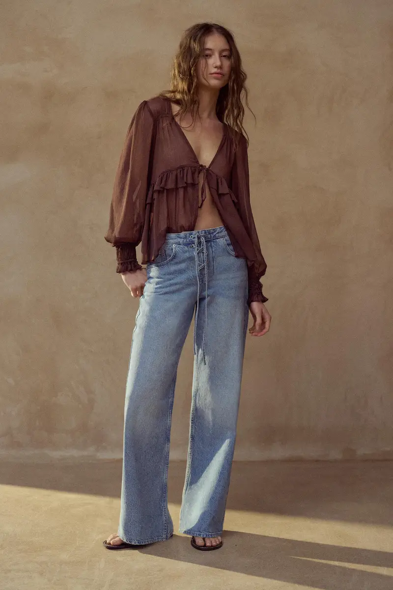 Blusa Trasparente Con Volant Marrone miniatura 3