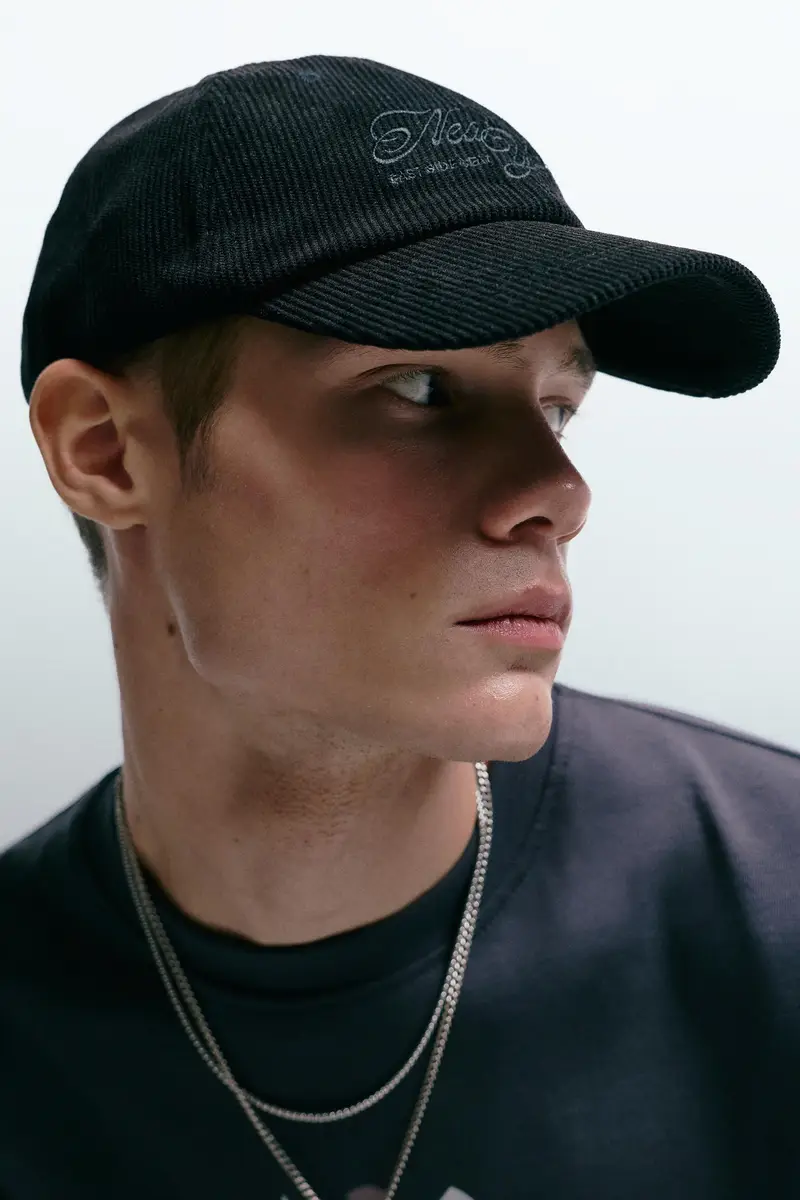 Cappellino Nero In Velluto A Coste miniatura 2