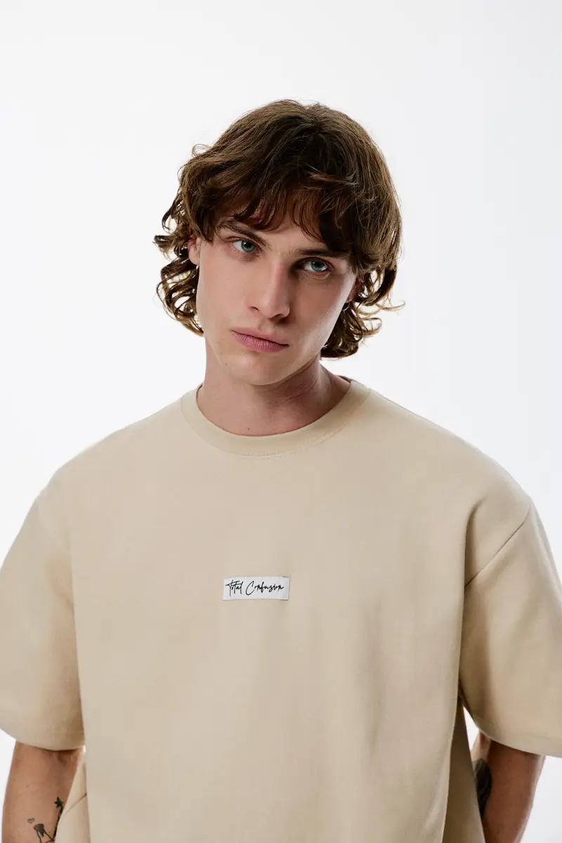 Felpa A Maniche Corte Interlock Grafica Sabbia miniatura 3