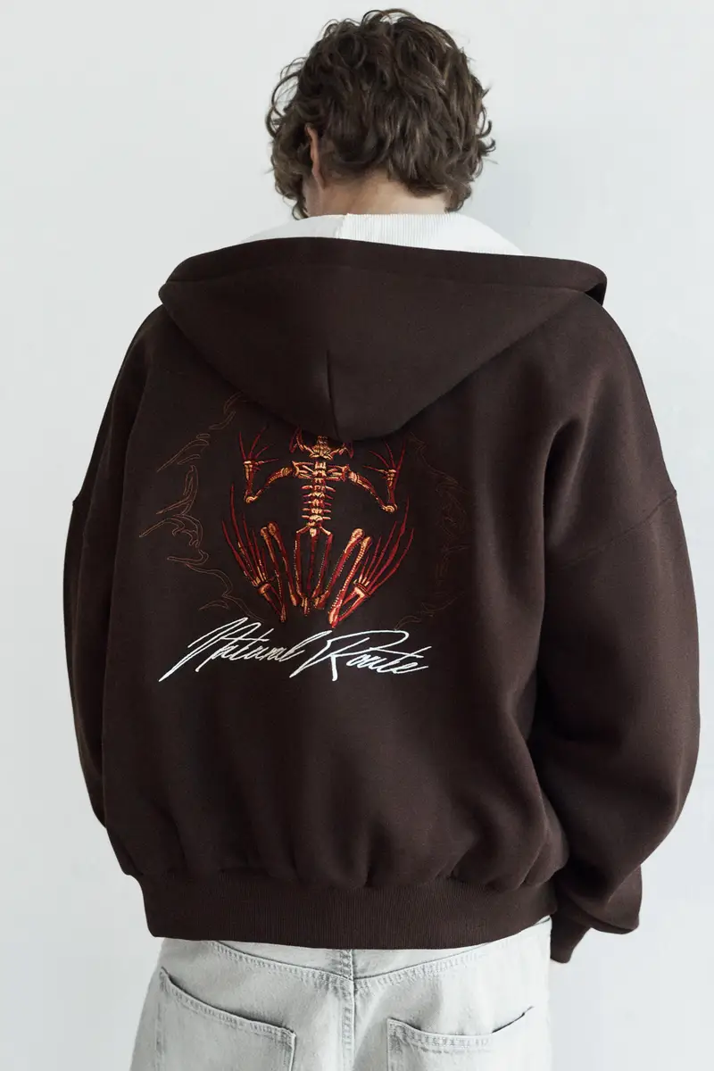 Felpa Con Cappuccio E Cerniera Con Grafica Marrone