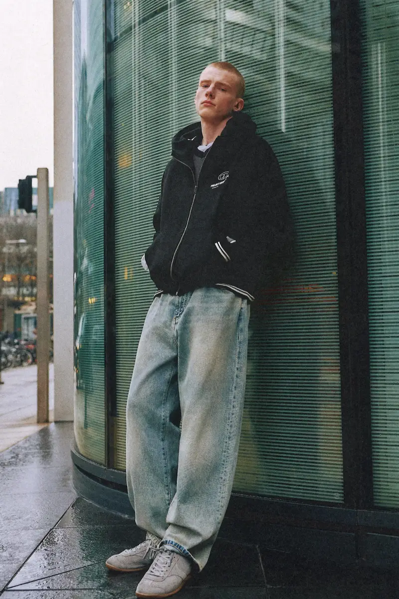 Felpa Con Cappuccio E Cerniera Nero