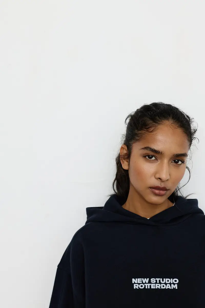 Felpa Con Cappuccio E Grafica Rotterdam Marino miniatura 3