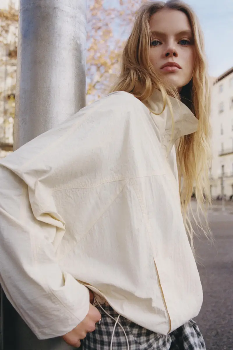 Giacca Corta Collo Alto Beige