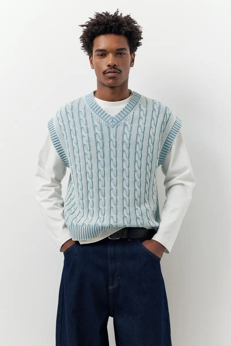 Gilet In Maglia A Trecce Lavaggio Acido Celeste