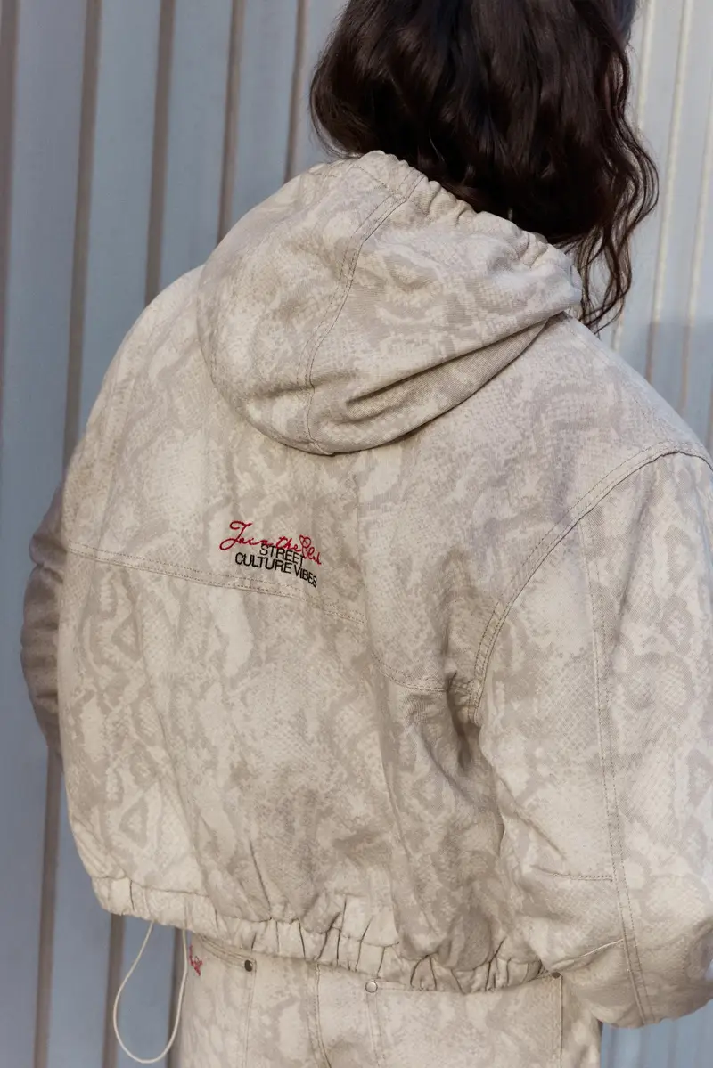 Giubbotto Con Cappuccio Stampa Pitonato Grigio