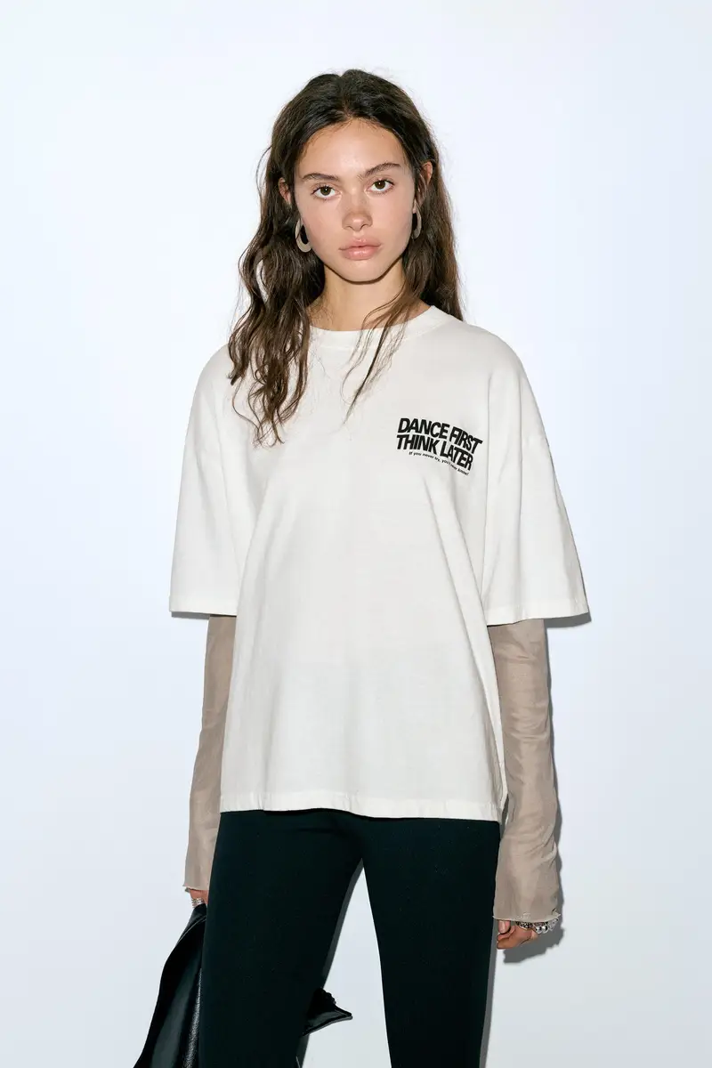 Maglietta A Maniche Doppie Con Scritta Ghiaccio