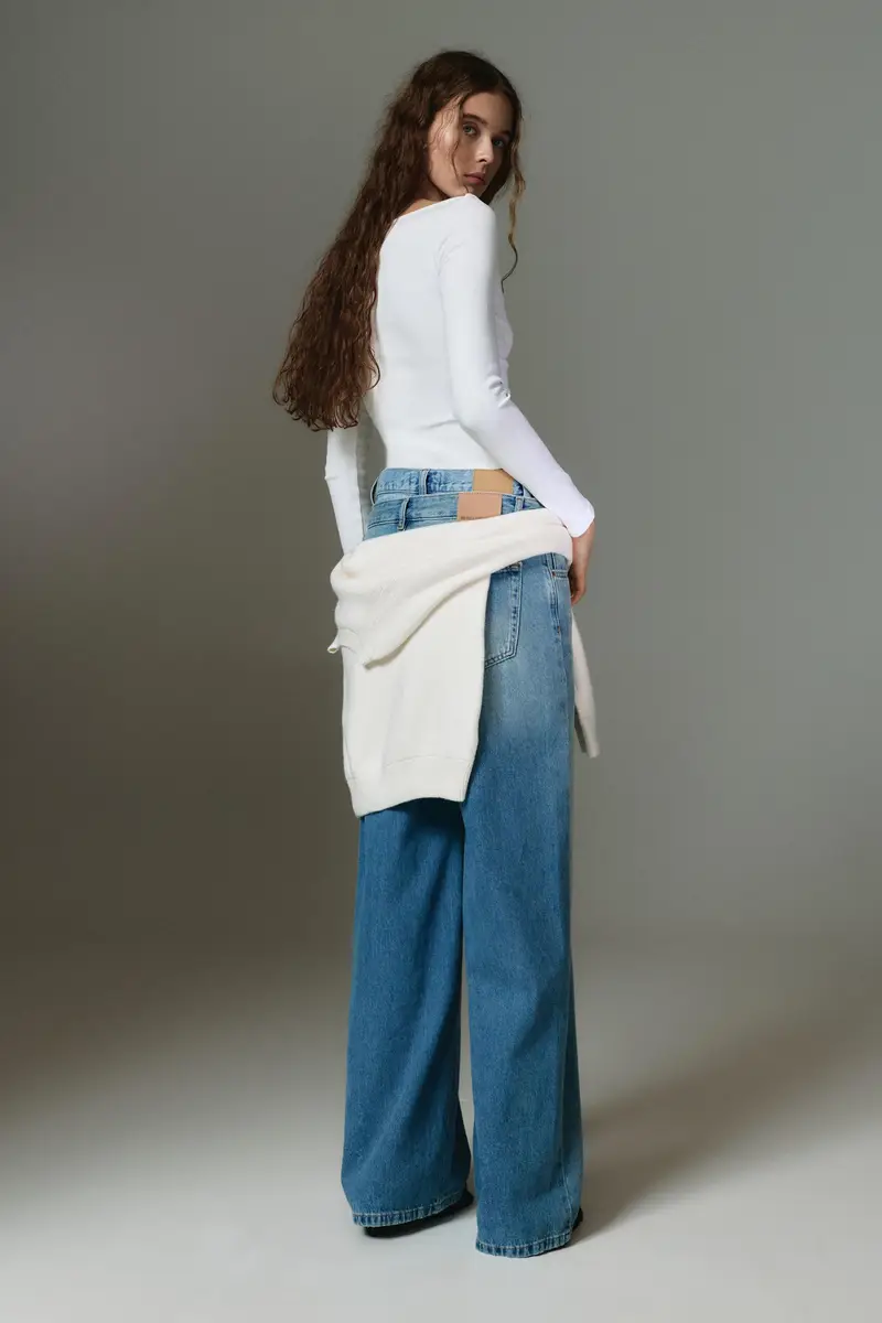 Maglietta A Maniche Lunghe Con Scollo A Barchetta Bianco miniatura 3