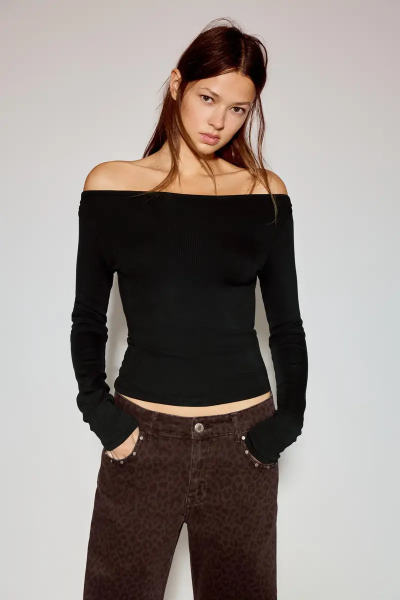 Maglietta A Maniche Lunghe Con Scollo A Barchetta Nero