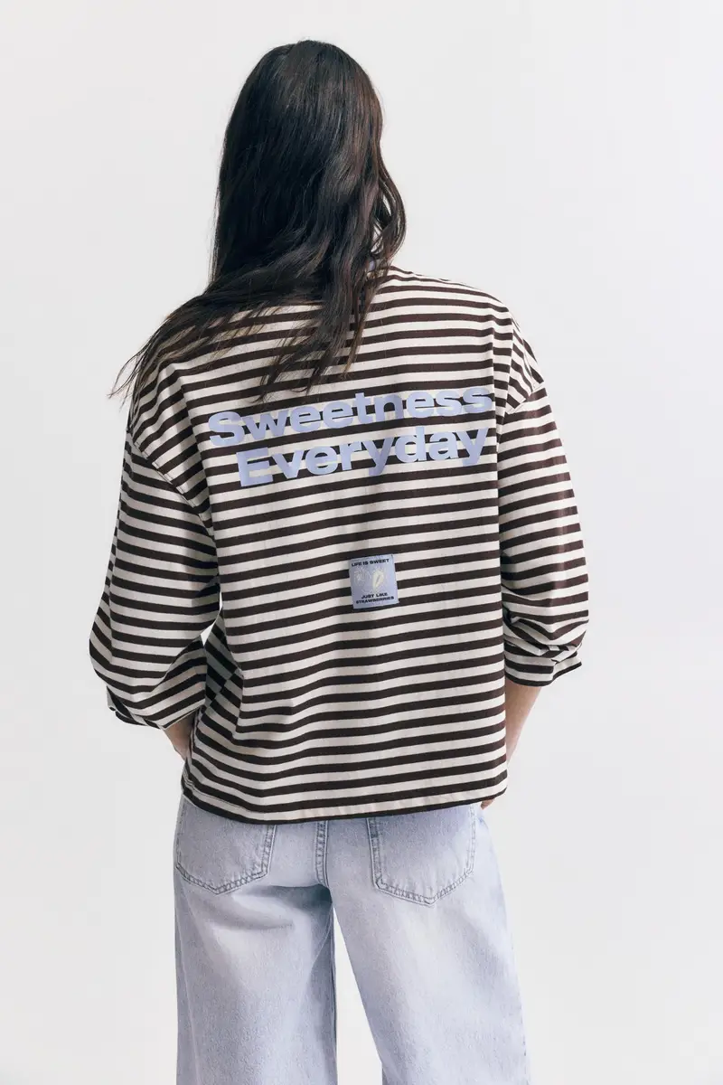 Maglietta A Righe Con Coste E Scritta