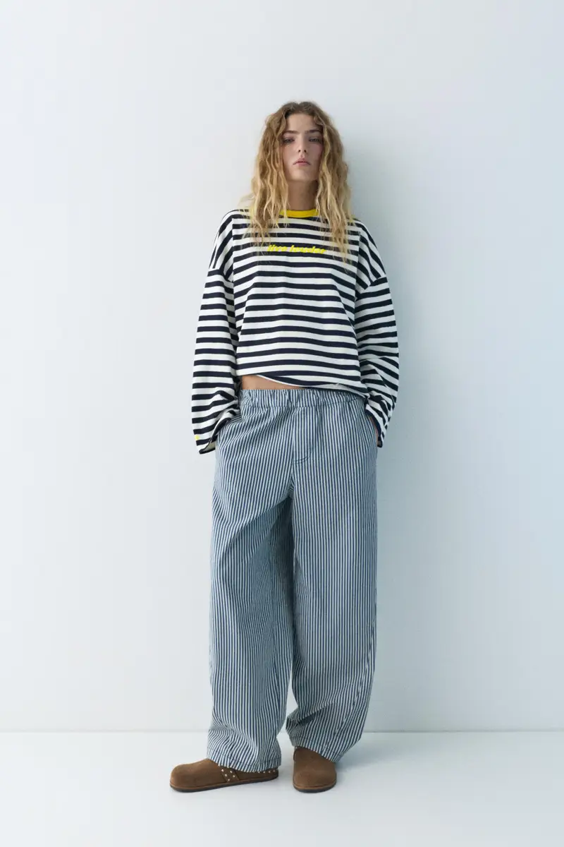 Maglietta A Righe Con Ricamo A Contrasto Blu marino miniatura 2