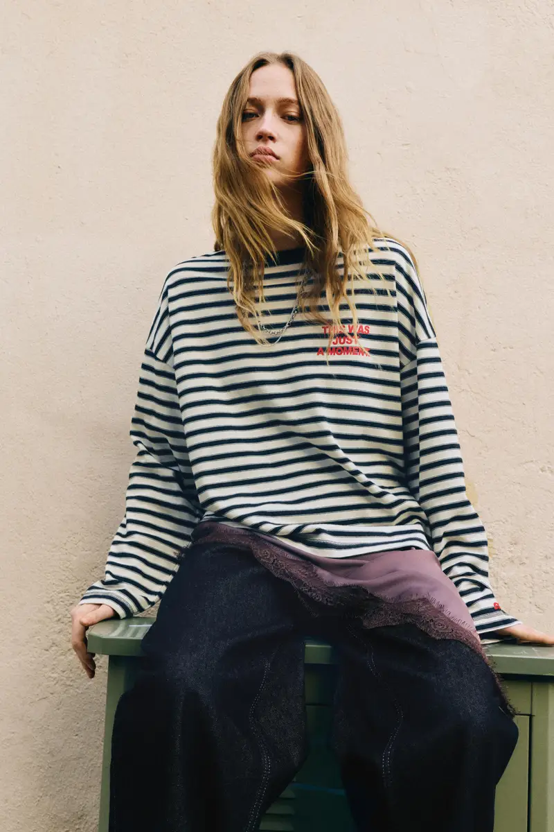 Maglietta A Righe Con Testo Ghiaccio