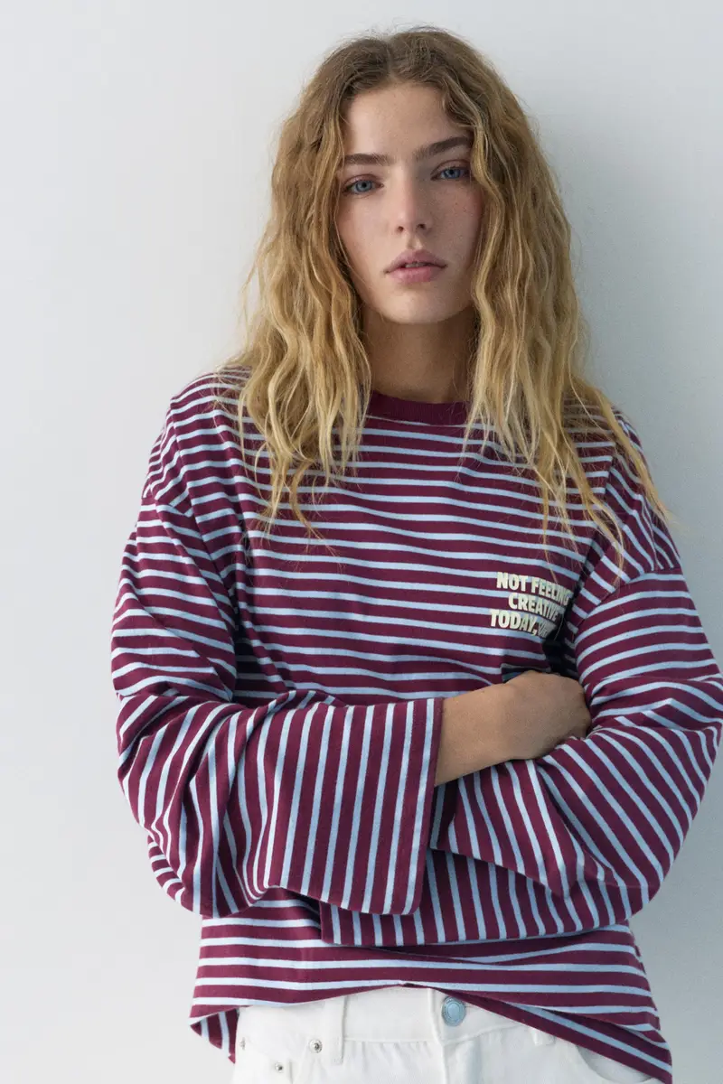 Maglietta A Righe Con Testo Porpora miniatura 2