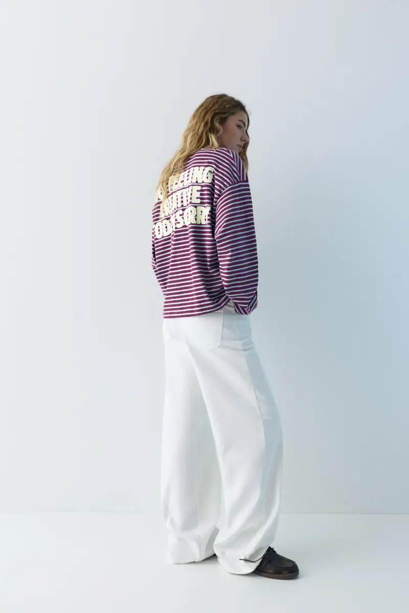 Maglietta A Righe Con Testo Porpora miniatura 3