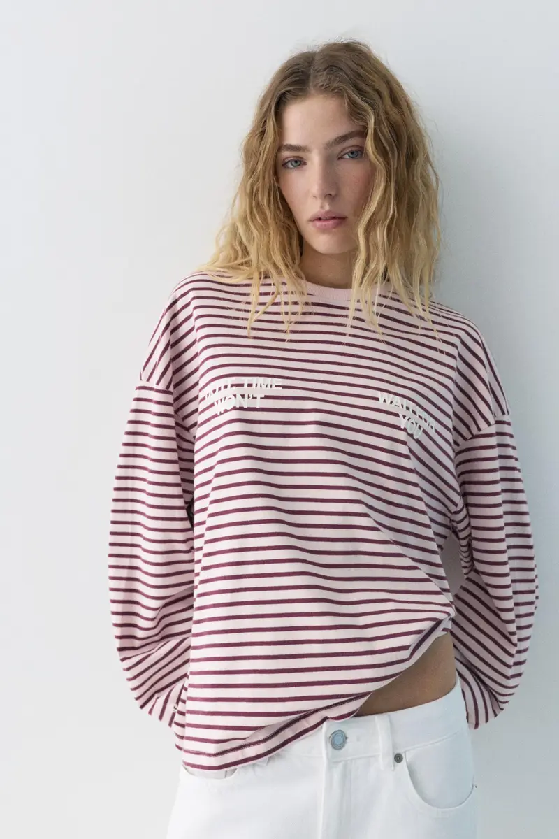 Maglietta A Righe Con Testo Rosa chiaro miniatura 3