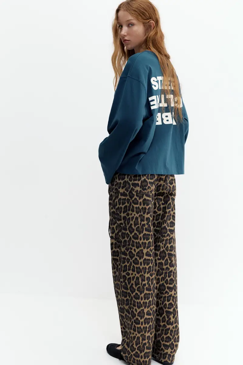 Maglietta Grafica Street Culture Petrolio