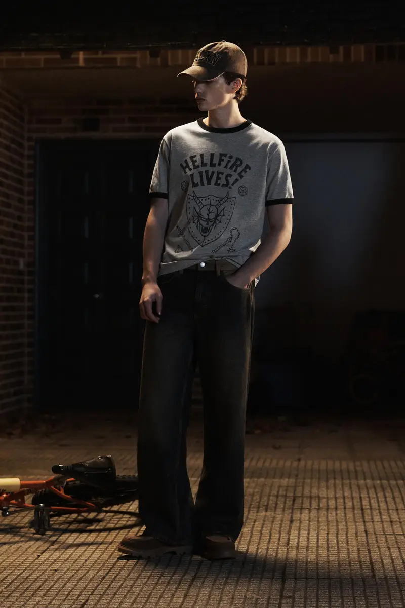 Maglietta Hellfire Lives Stranger Things Grigio vigoré