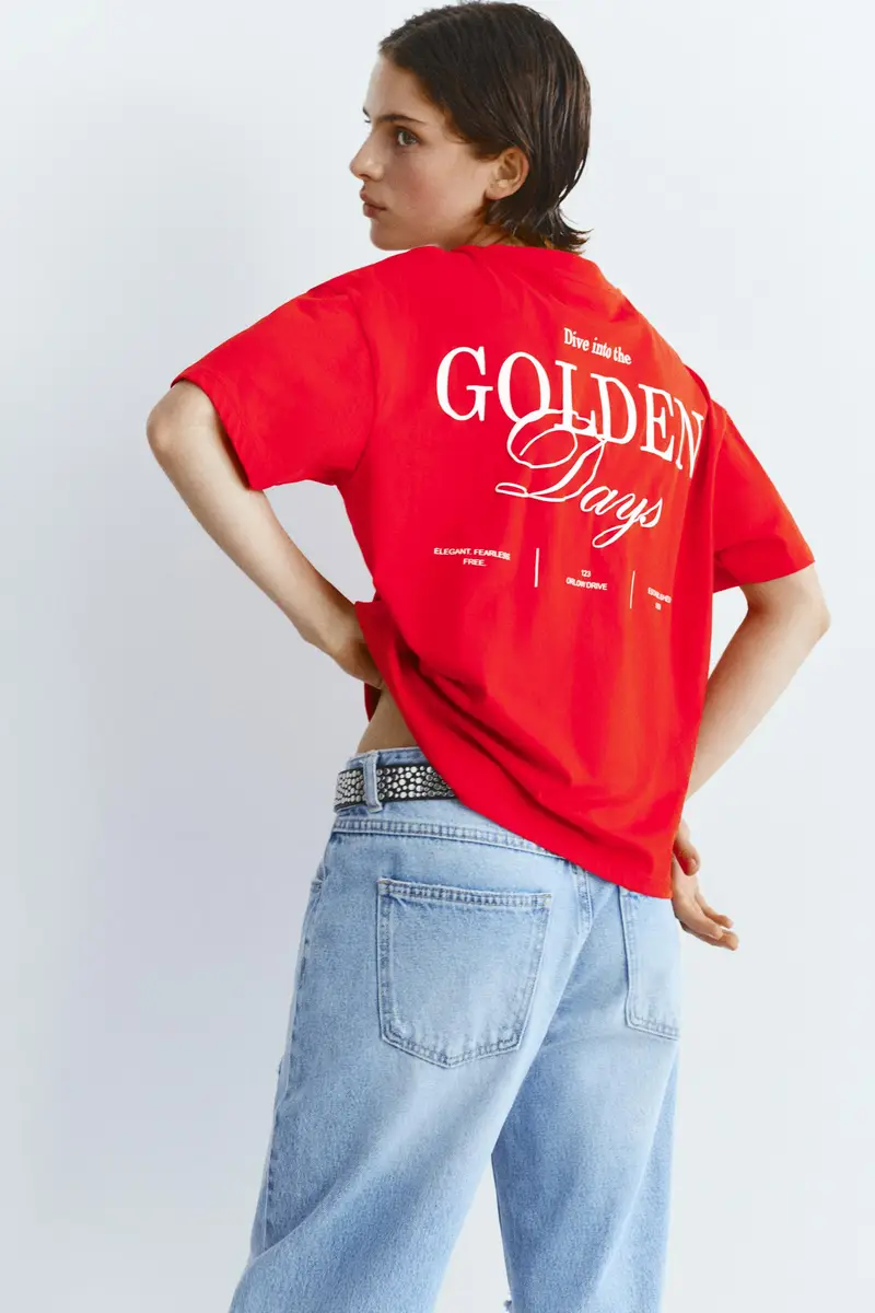 Maglietta Rossa Grafica E Testo Rosso