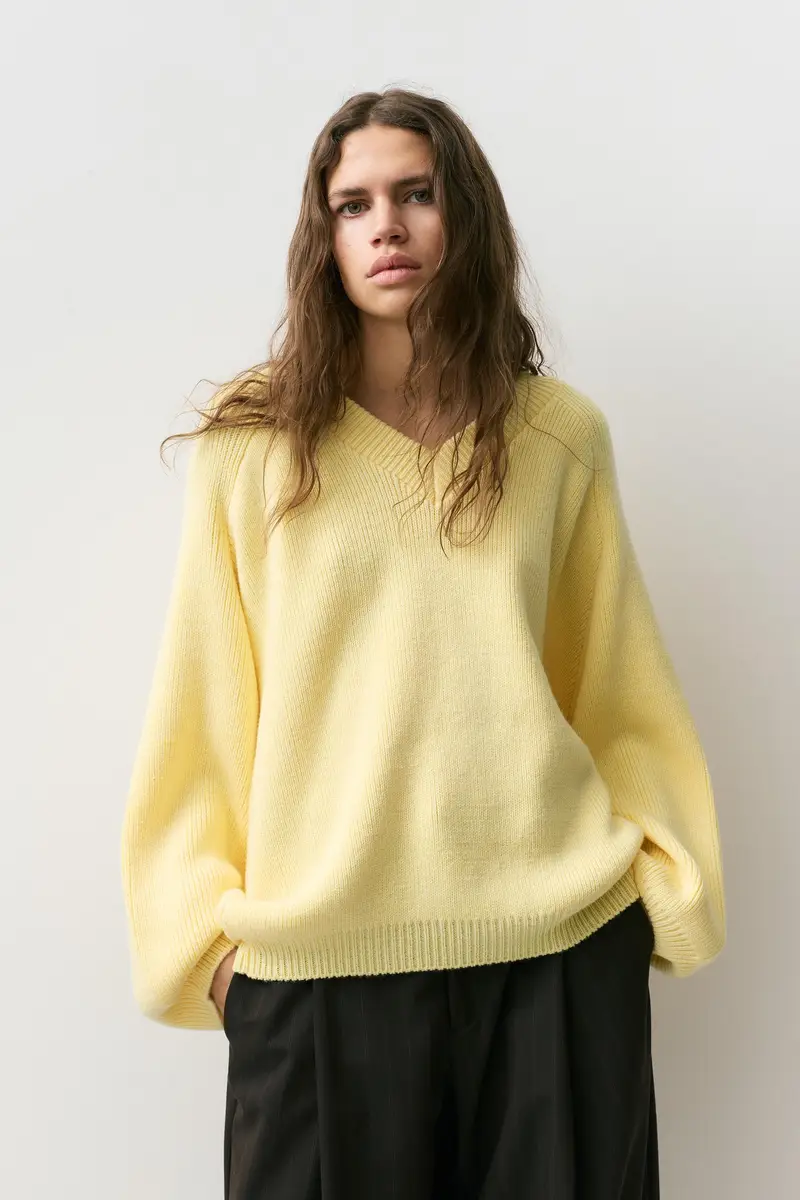 Maglione Oversize Con Orlo Asimmetrico Giallo miniatura 2