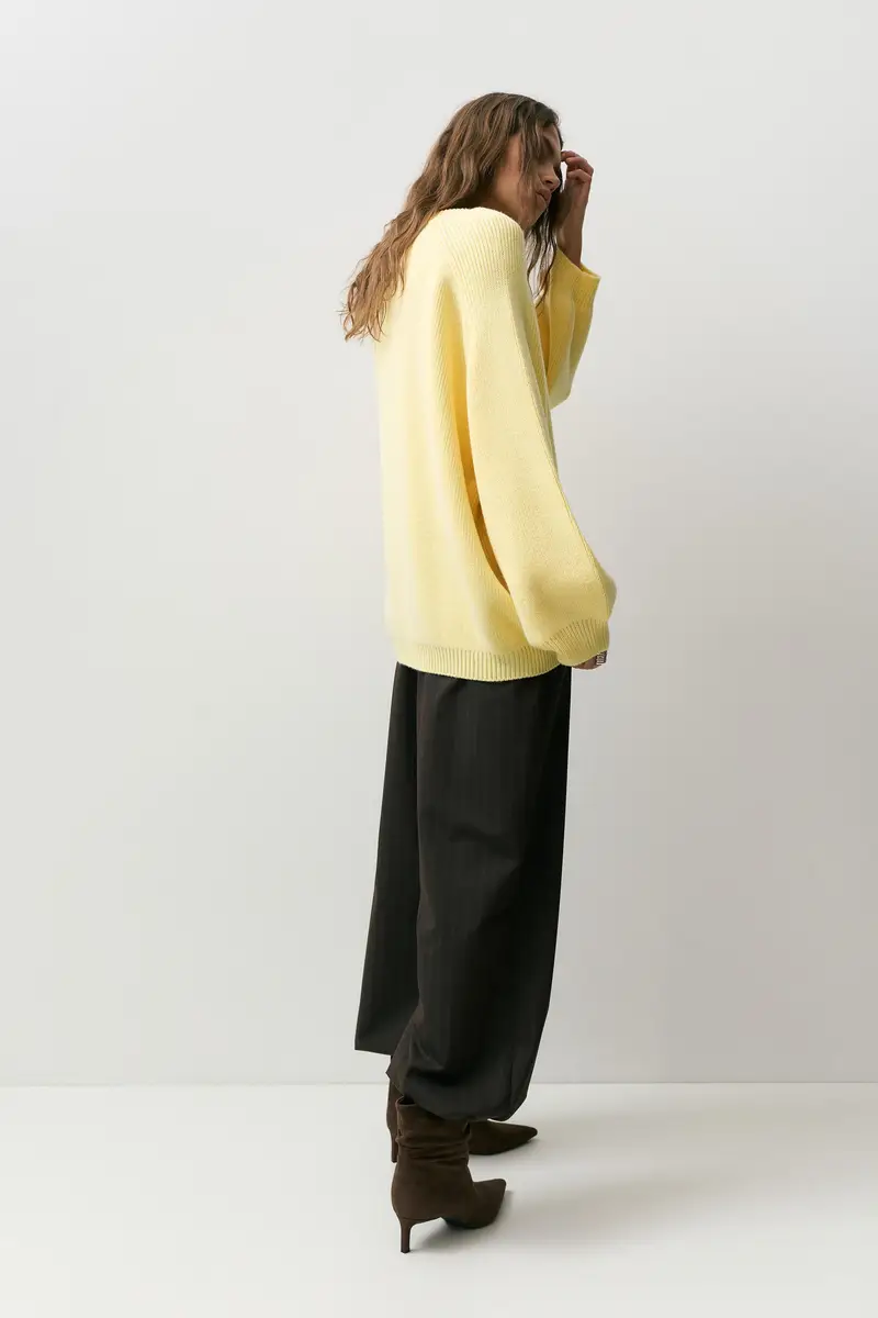 Maglione Oversize Con Orlo Asimmetrico Giallo miniatura 3
