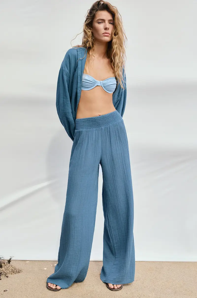 Pantaloni Fluidi Effetto Garza Azzurrato