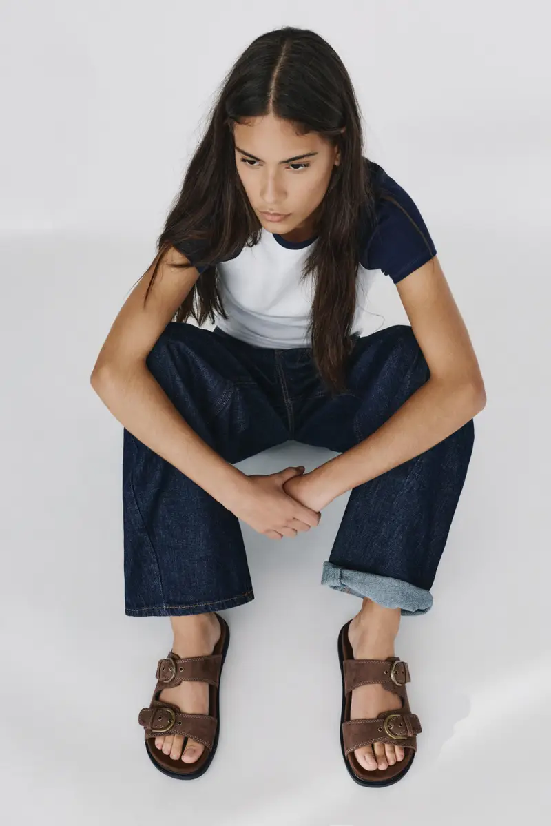 Sandali Bassi Con Fibbie Marrone