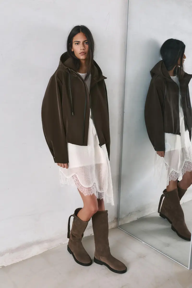 Stivali Alti Con Fibbia In Pelle Taupe