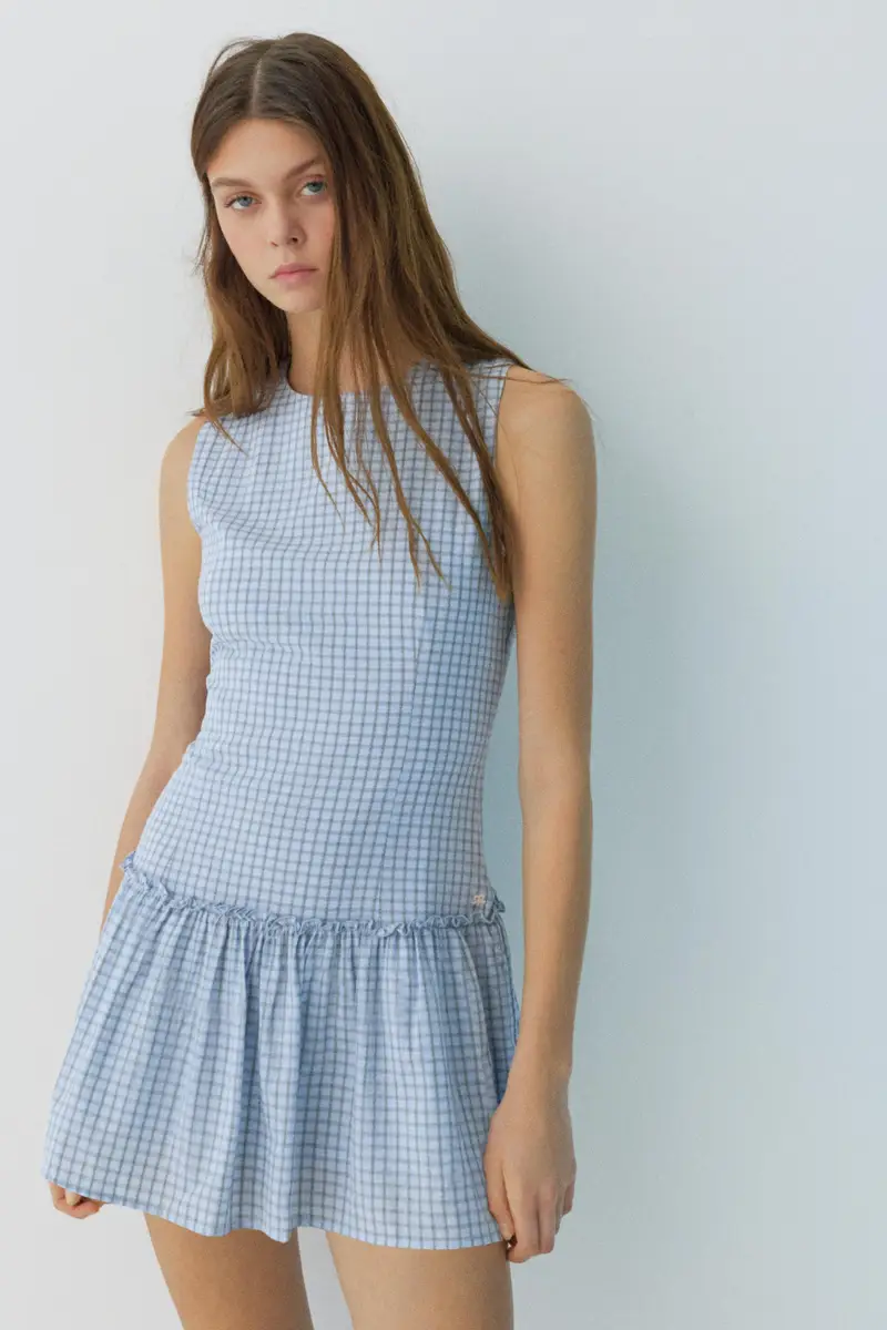 Vestito Corto A Quadri Volume Sul Fondo Celeste miniatura 2