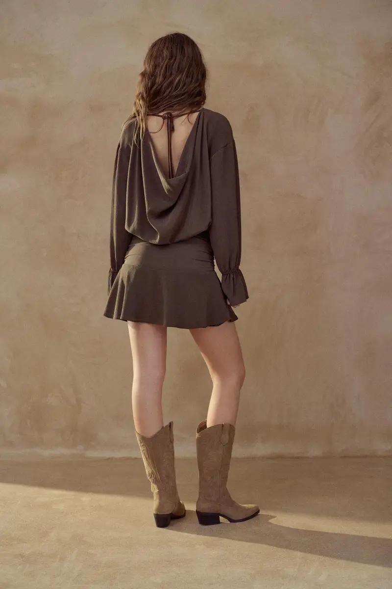 Vestito Corto Con Volant Marrone miniatura 2