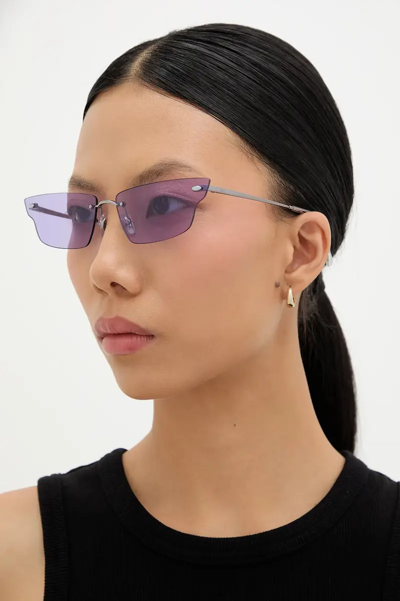 occhiali da sole colore nero Violetto