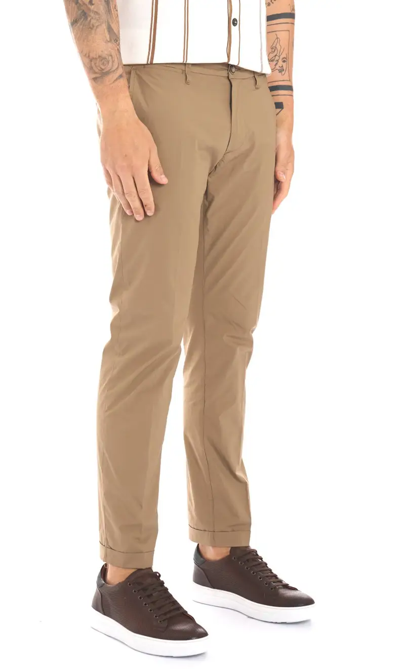 Pantalone re hash stretch super leggero con risvolto mucha, colore cammello
