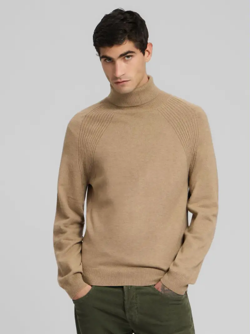 Pullover A Collo Alto Beige