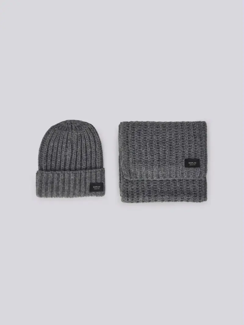 Set Con Sciarpa E Berretto Grigio