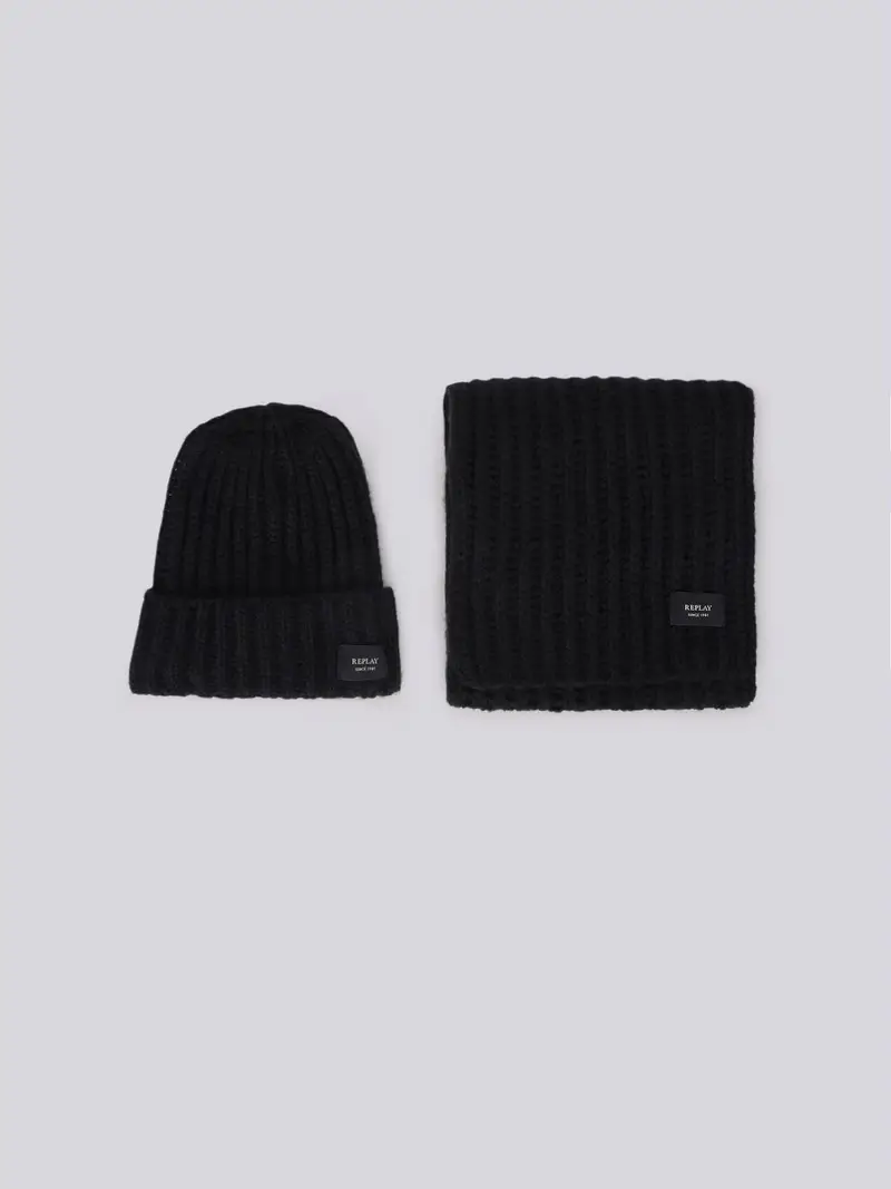 Set Con Sciarpa E Berretto Nero