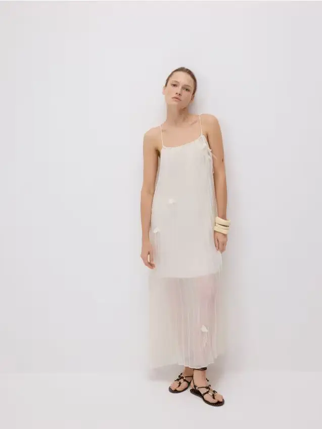 Abito con applicazione floreale - panna