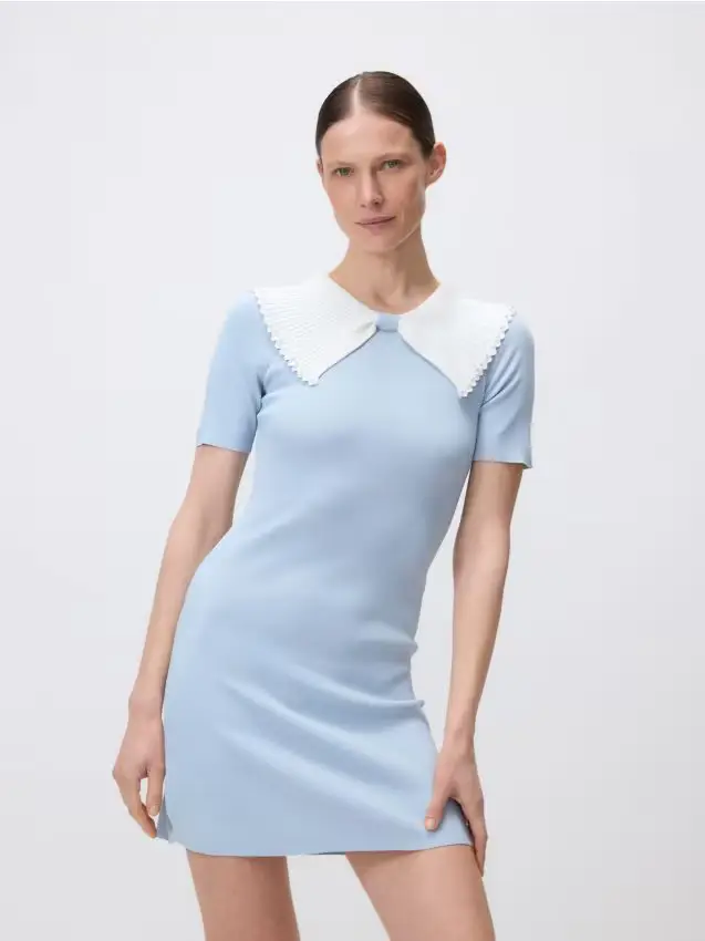 Abito con colletto decorativo - blu pallido