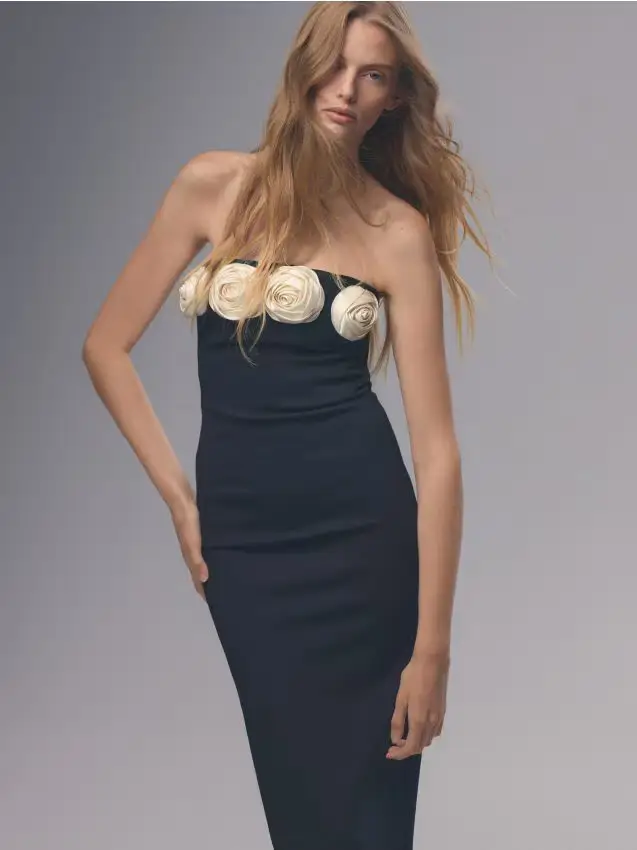 Abito con rose decorative - nero