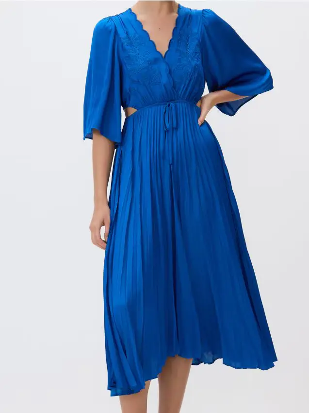 Abito plissettato ricamato - cobalto