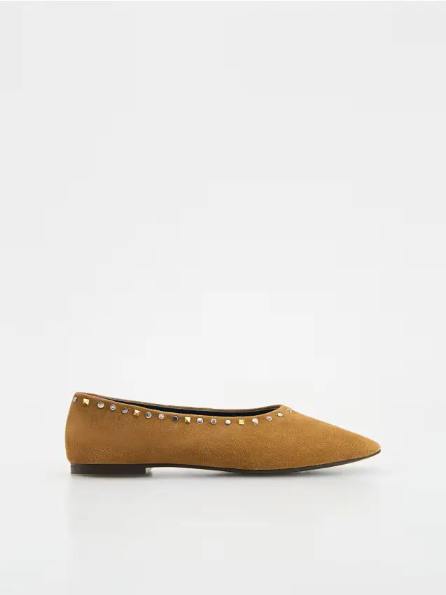 Ballerine in camoscio con borchie - mandarino
