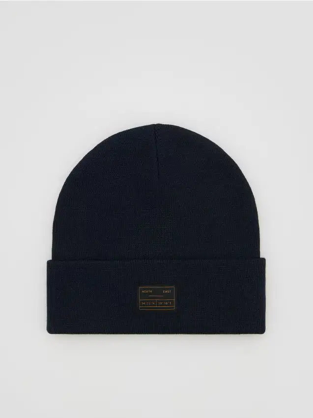Beanie con toppa - blu scuro