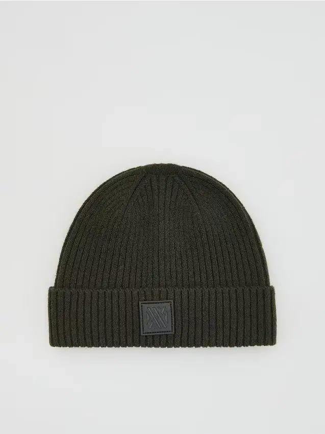 Beanie con toppa - verde polveroso