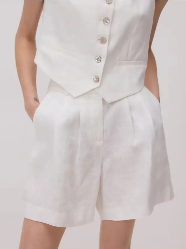 Bermuda in lino con pieghe - bianco