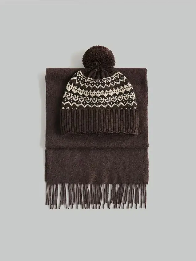 Berretto con pompon - marrone scuro