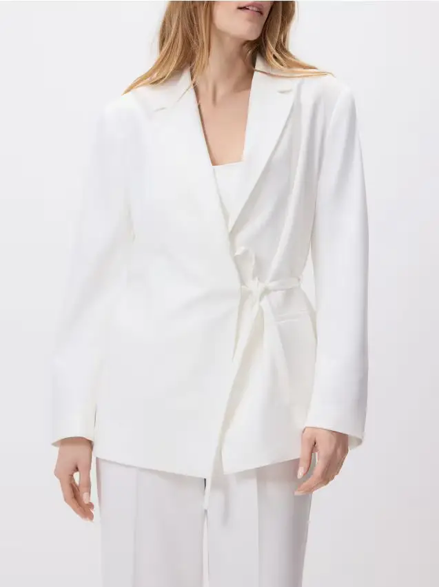 Blazer con allacciatura - bianco