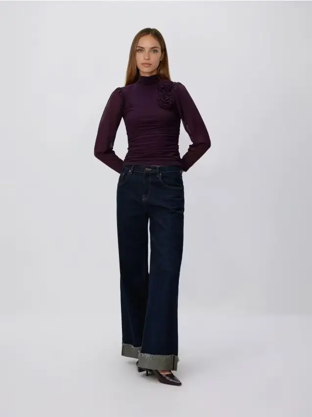 Blusa con applicazione floreale - viola scuro