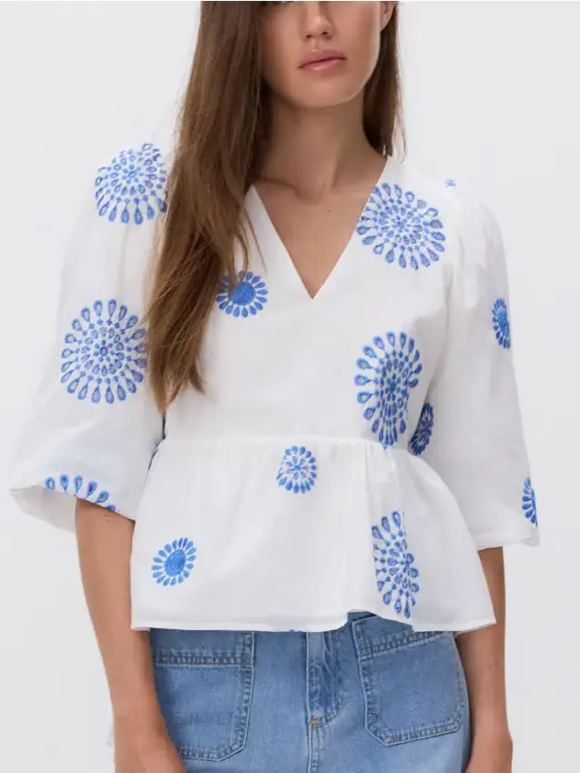 Blusa con base svasata - bianco