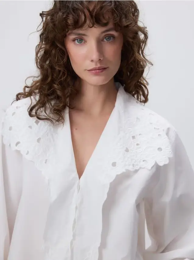 Blusa con colletto in pizzo - bianco