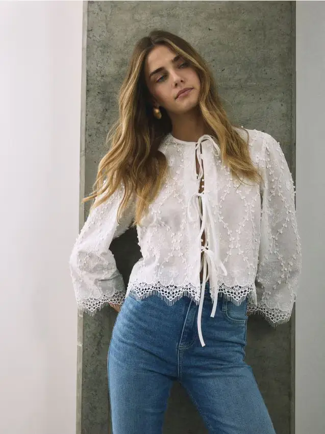 Blusa con motivo ricamato - panna