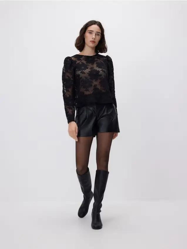 Blusa con ricamo - nero